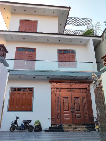 Công trình nhà chị Hồng - Tế Tiêu, lắp đặt ngày 06/10/2025, màu gõ đỏ Nam Phi