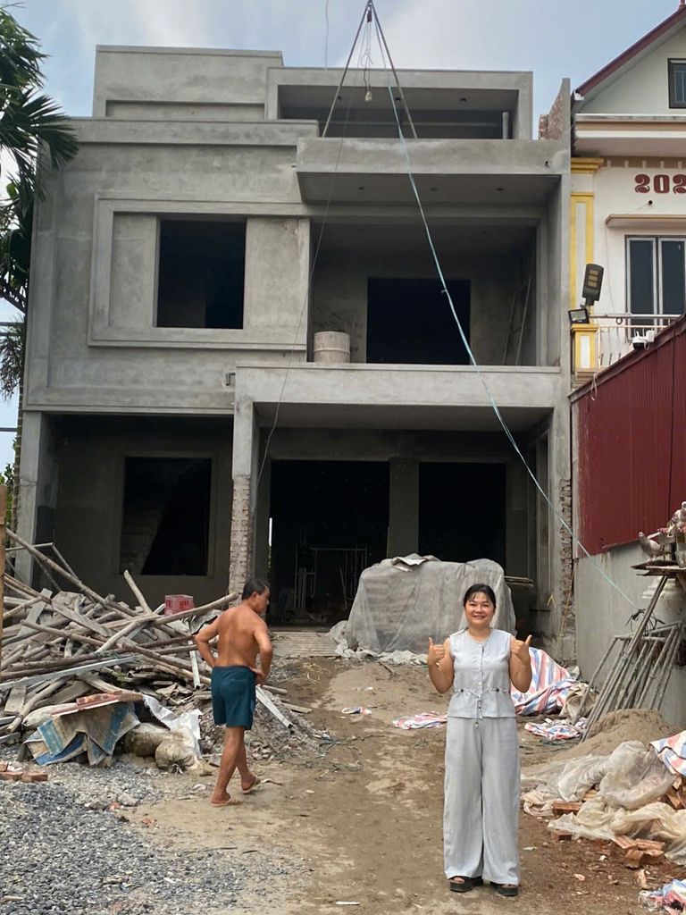 Công trình bác Tiến Khanh, Thượng Lâm, màu Lim đỏ. Lắp đặt ngày 07,08/08/2025