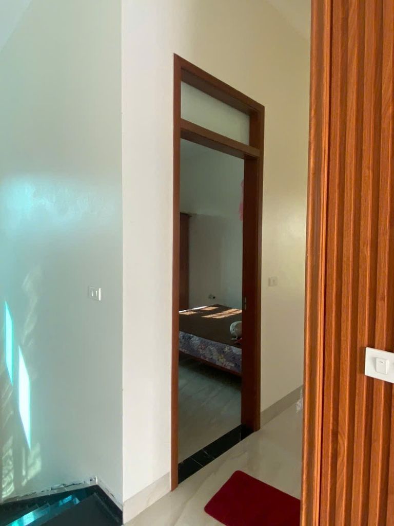 Thi công công trình chú Hanh Hiền - Hồng Sơn, màu Lim đỏ. Lắp đặt ngày 11,12/07/2025