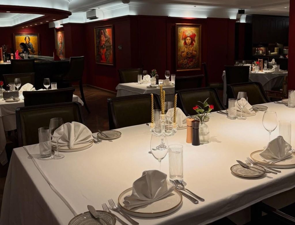 Tiêu chuẩn bàn ăn nhà hàng Fine dining