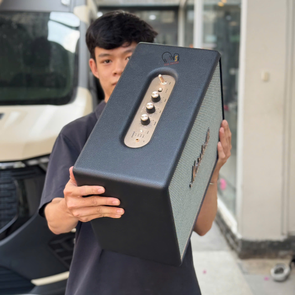 Món đồ nội thất sang trọng phát ra âm than của Marshall Woburn III