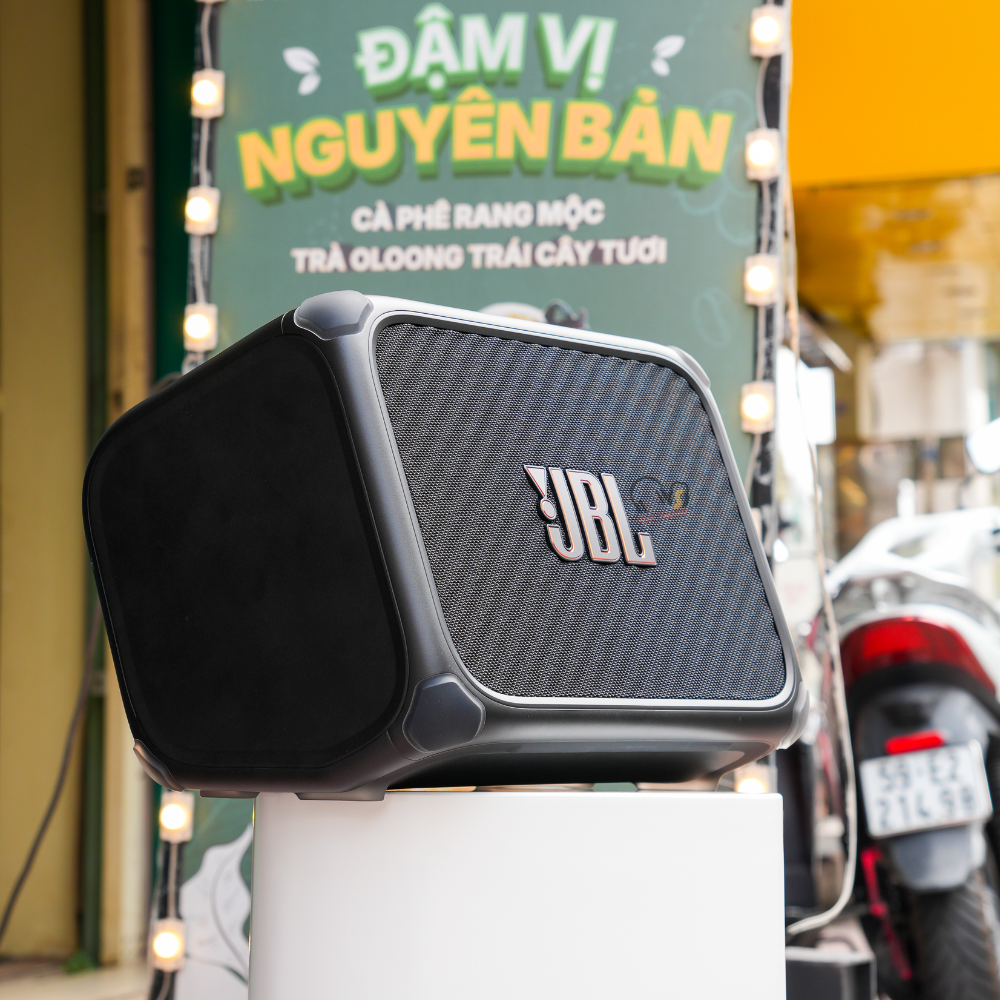 Sức mạnh 135W và trí tuệ nhân tạo bên trong JBL Bandbox Trio