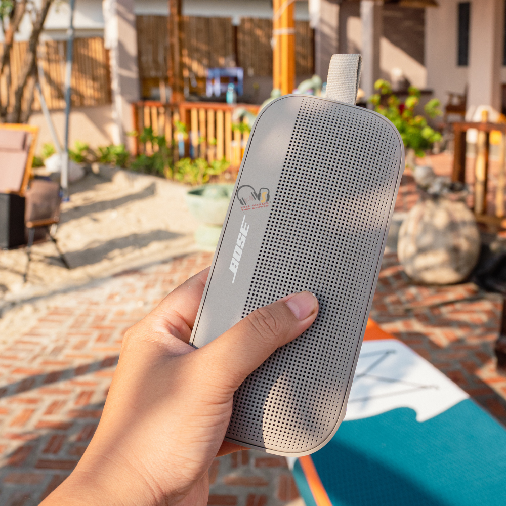 Thử Thách Quăng Quật Bose SoundLink Flex 2 Tại Bãi Biển