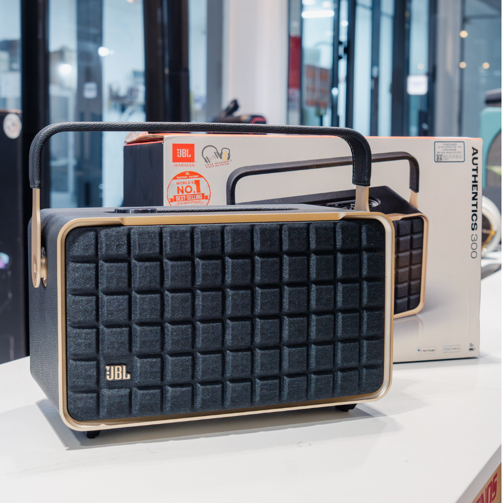 Đánh Giá JBL Authentics 300: Loa Pin 8 Giờ, Bass 100W Đáng Mua Nhất?