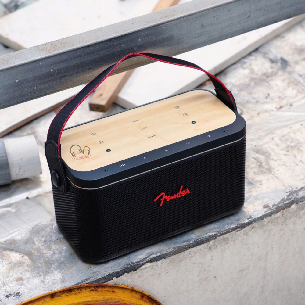 Fender RIFF Chiếc Loa Có Mặt Điều Khiển Bằng Gỗ Độc Nhất Thế Giới