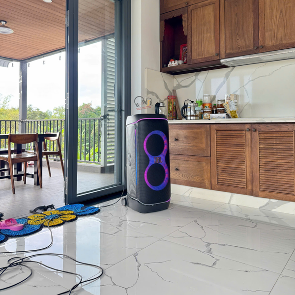 Chiếc loa JBL PartyBox 720 sẽ làm hàng xóm của bạn mất ngủ