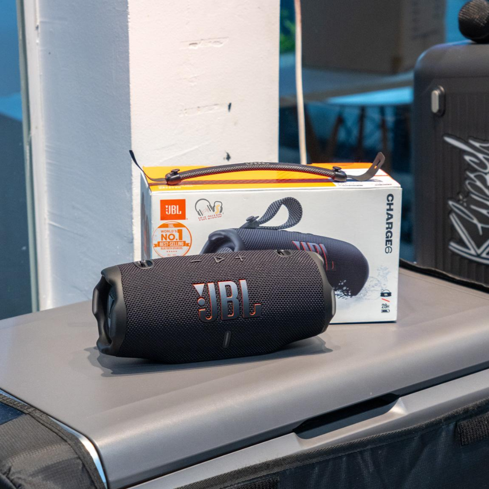 Trên Tay JBL Charge 6: Thiết Kế Dây Đeo Mới, Kết Nối Auracast Đỉnh Cao