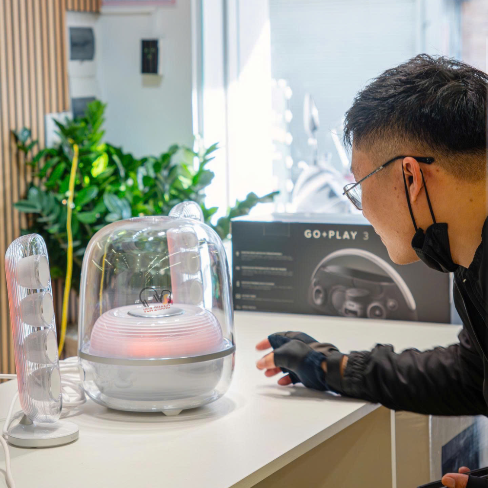 Harman Kardon SoundSticks 5 Huyền Thoại Kính Trong Suốt Tái Sinh