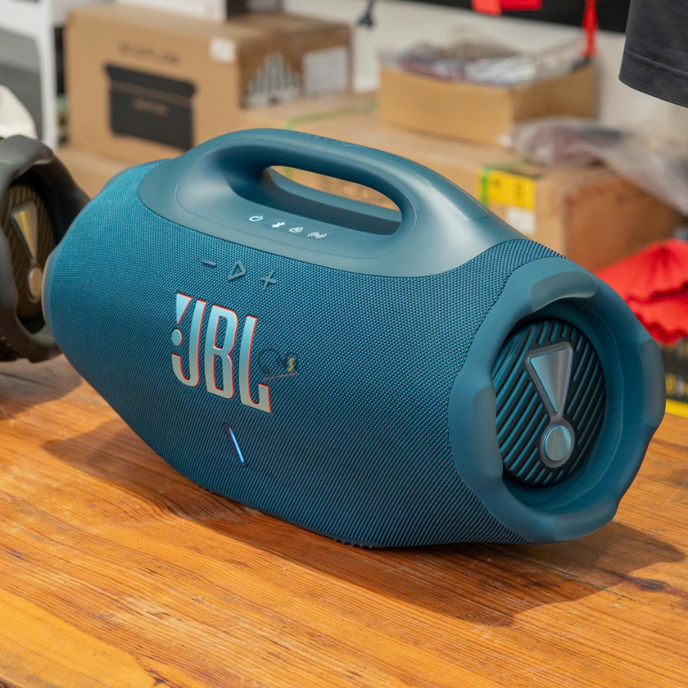 Từ hồ bơi đến bãi biển JBL Boombox 4 cân mọi cuộc vui