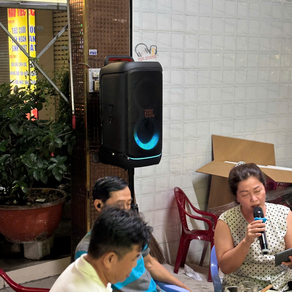 JBL PartyBox 520 Có Xứng Đáng Là Vua Loa Kéo Chạy Pin Mới?