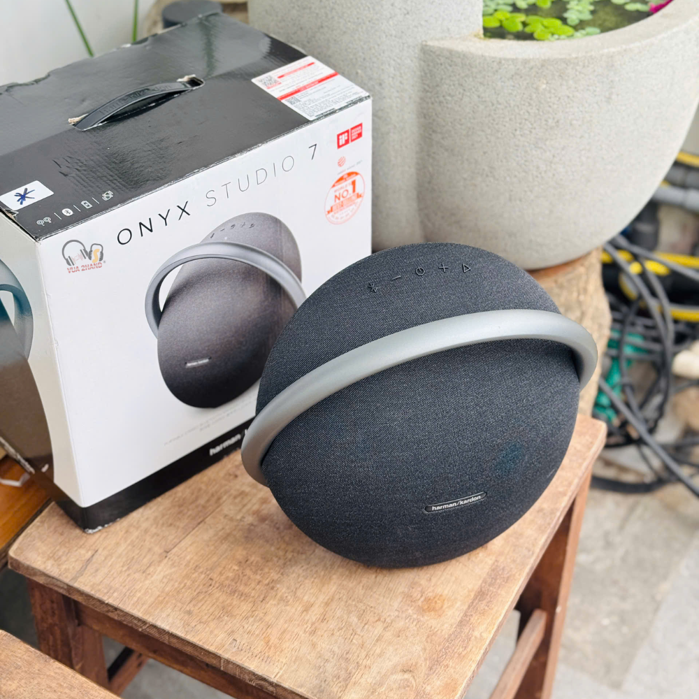 Cận cảnh Cỗ máy Bass Harman Kardon Onyx 7