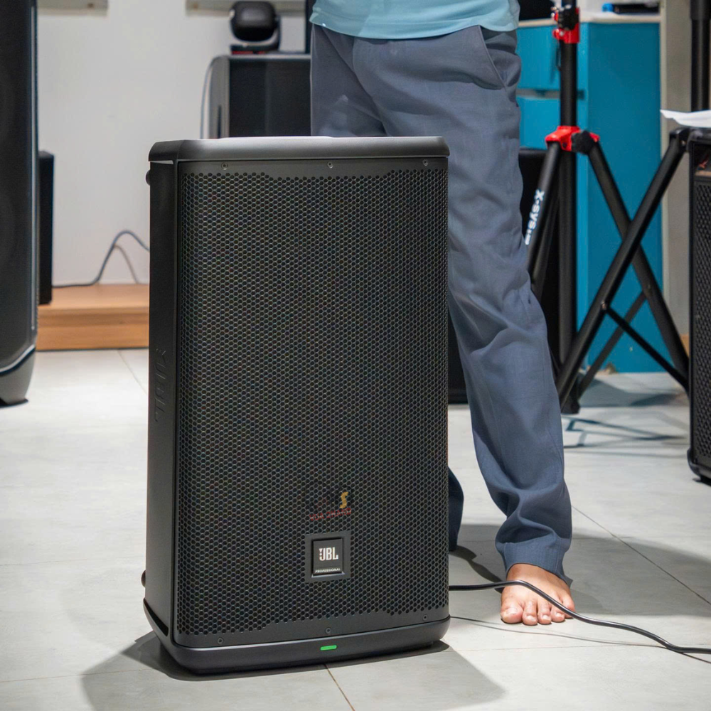 Đánh Giá JBL EON 712 