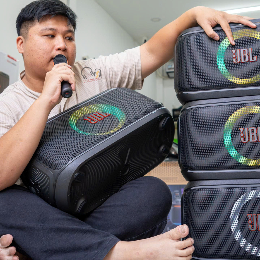 Ánh Sáng, Âm Bass và Karaoke Toàn Cảnh Về JBL PartyBox On-The-Go 2