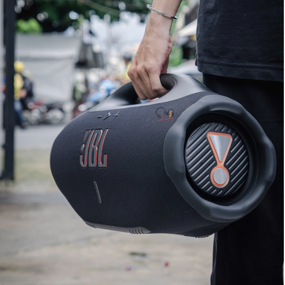 Cập bến chiếc loa nổi tiếng JBL Boombox 4 đời mới 2025