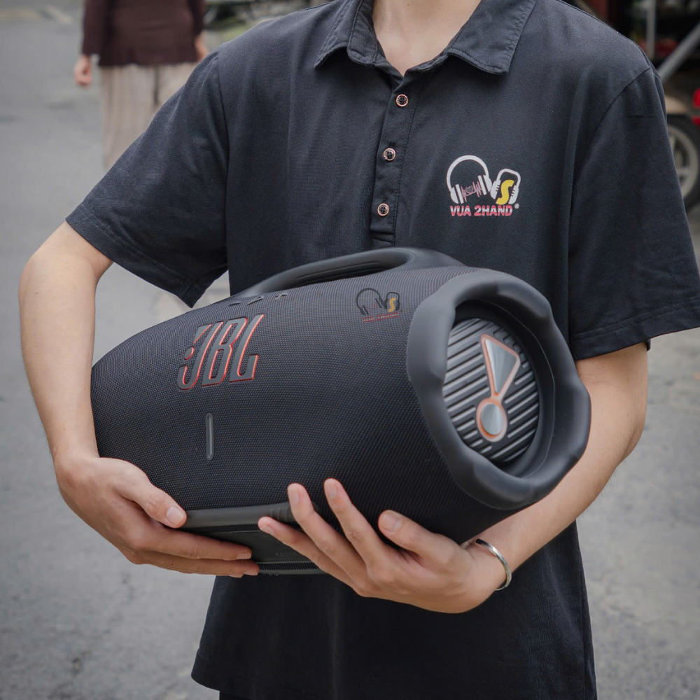 Đánh Giá JBL Boombox 4: Sức Mạnh Bùng Nổ và Âm Thanh Thông Minh Nhờ AI