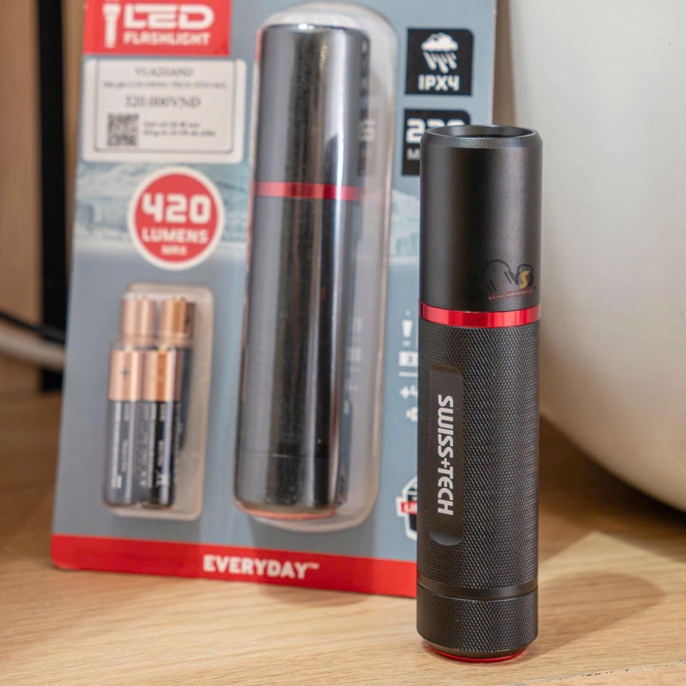 Đánh Giá Đèn Pin SWISS+TECH 420LM Độ Sáng Tối Ưu, Pin Dùng 9 Giờ