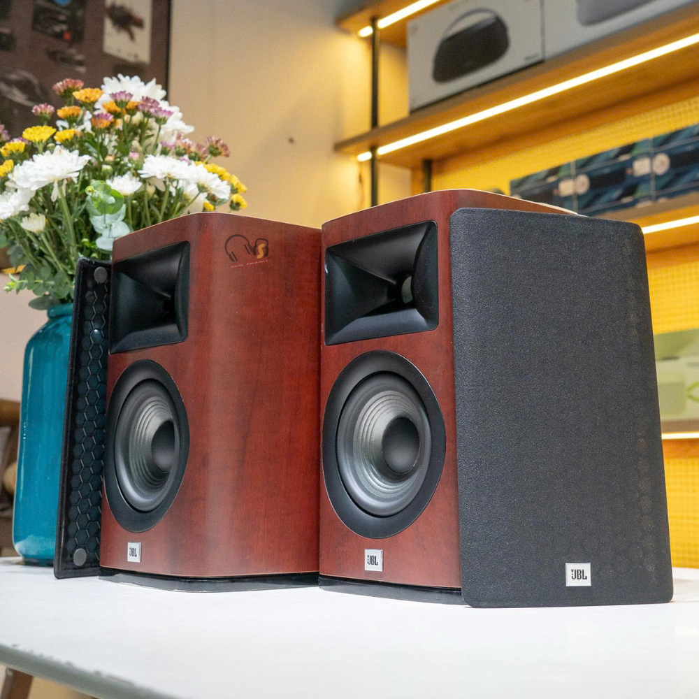 JBL Studio 620 biến không gian của bạn thành một phòng hòa nhạc thu nhỏ