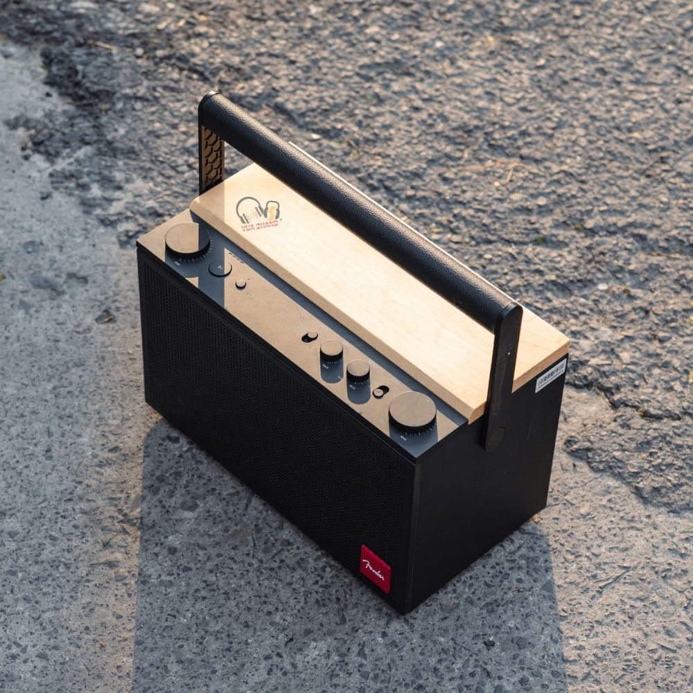 Trên tay nhanh Fender Elie 12 biểu tượng âm nhạc trên mọi nẻo đường