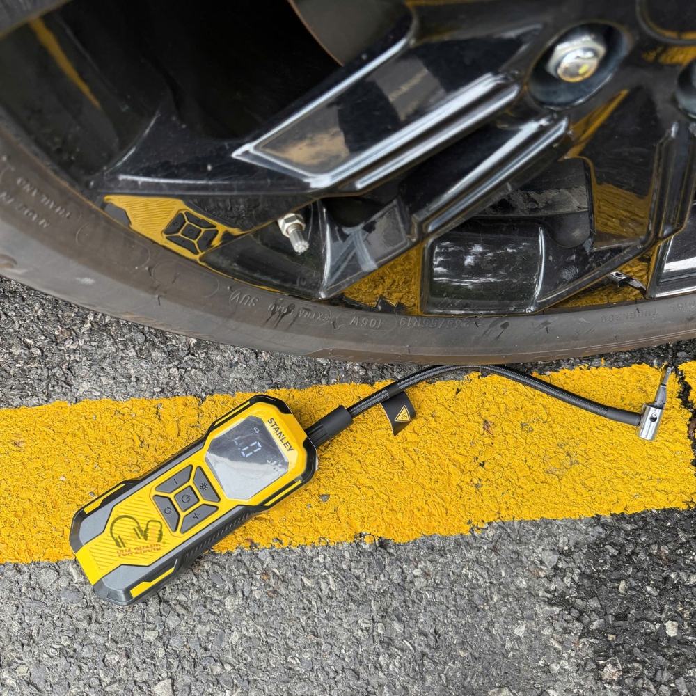 Chiếc Máy Bơm Hơi SXIF0101 Cân Mọi Lốp Xe Đáng Tin Cậy Từ Hãng Stanley