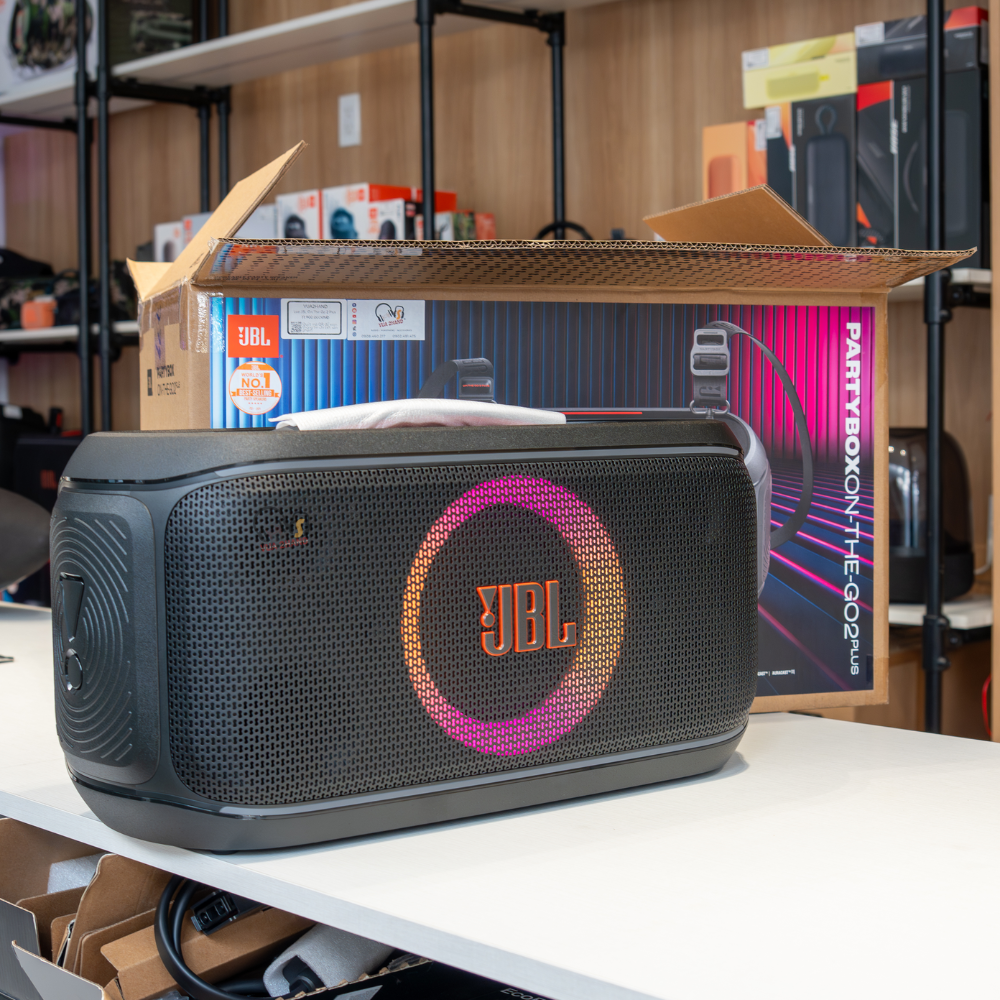 Sở Hữu JBL On-The-Go 2 Plus – Bật Nhạc Là Tiệc, Rút Mic Là Hát