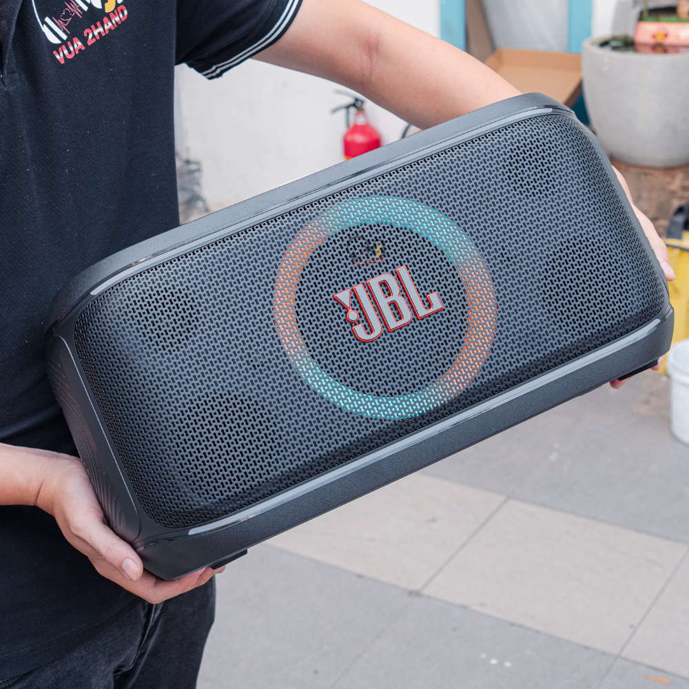 Trên Tay JBL PartyBox On-The-Go 2 Plus: Loa Xách Tay Đáng Mua Nhất Năm