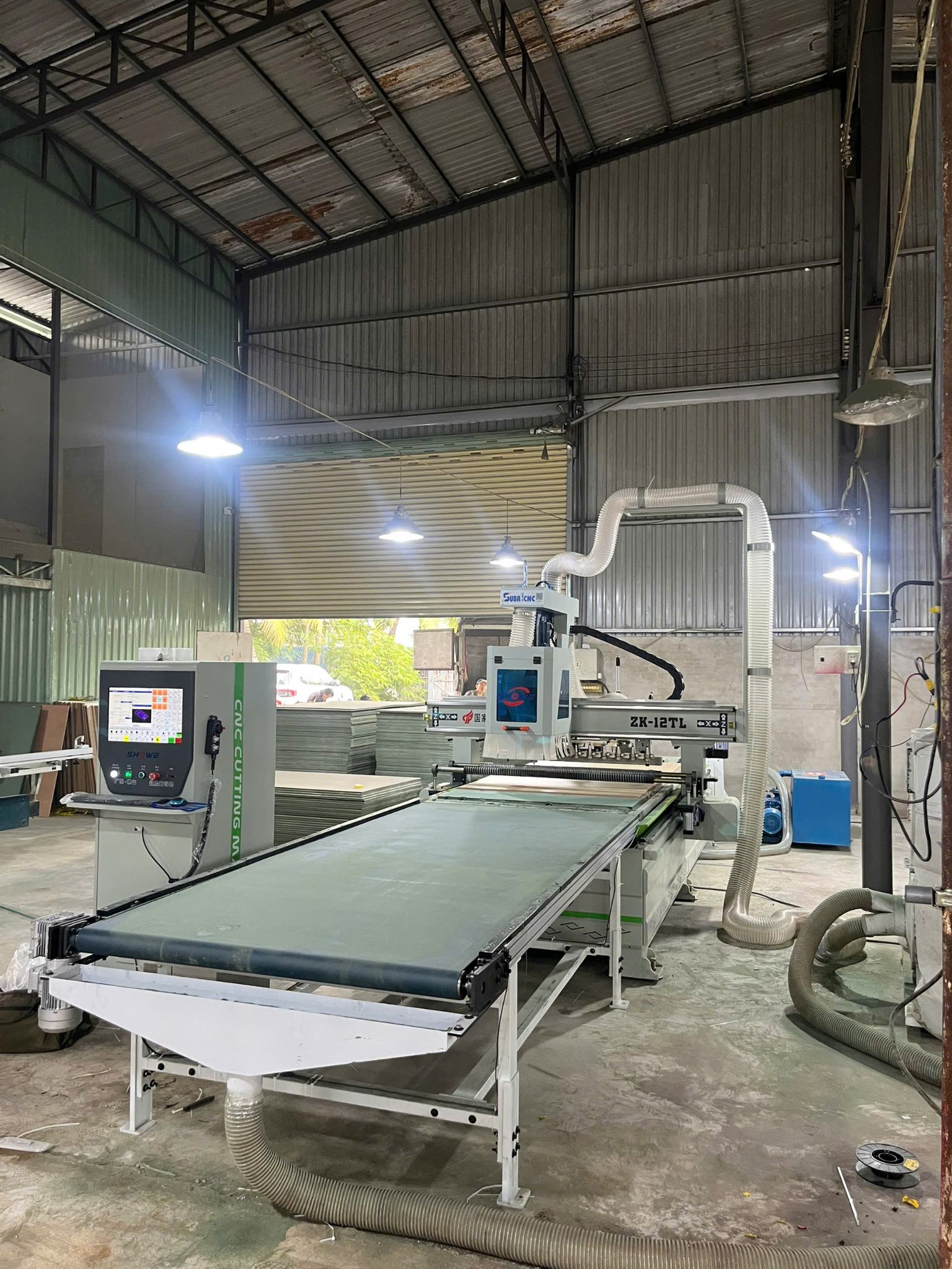 Hoàn thiện setup dây chuyền CNC NESTING kèm bộ nâng hạ ván tự động tại HÔC MÔN