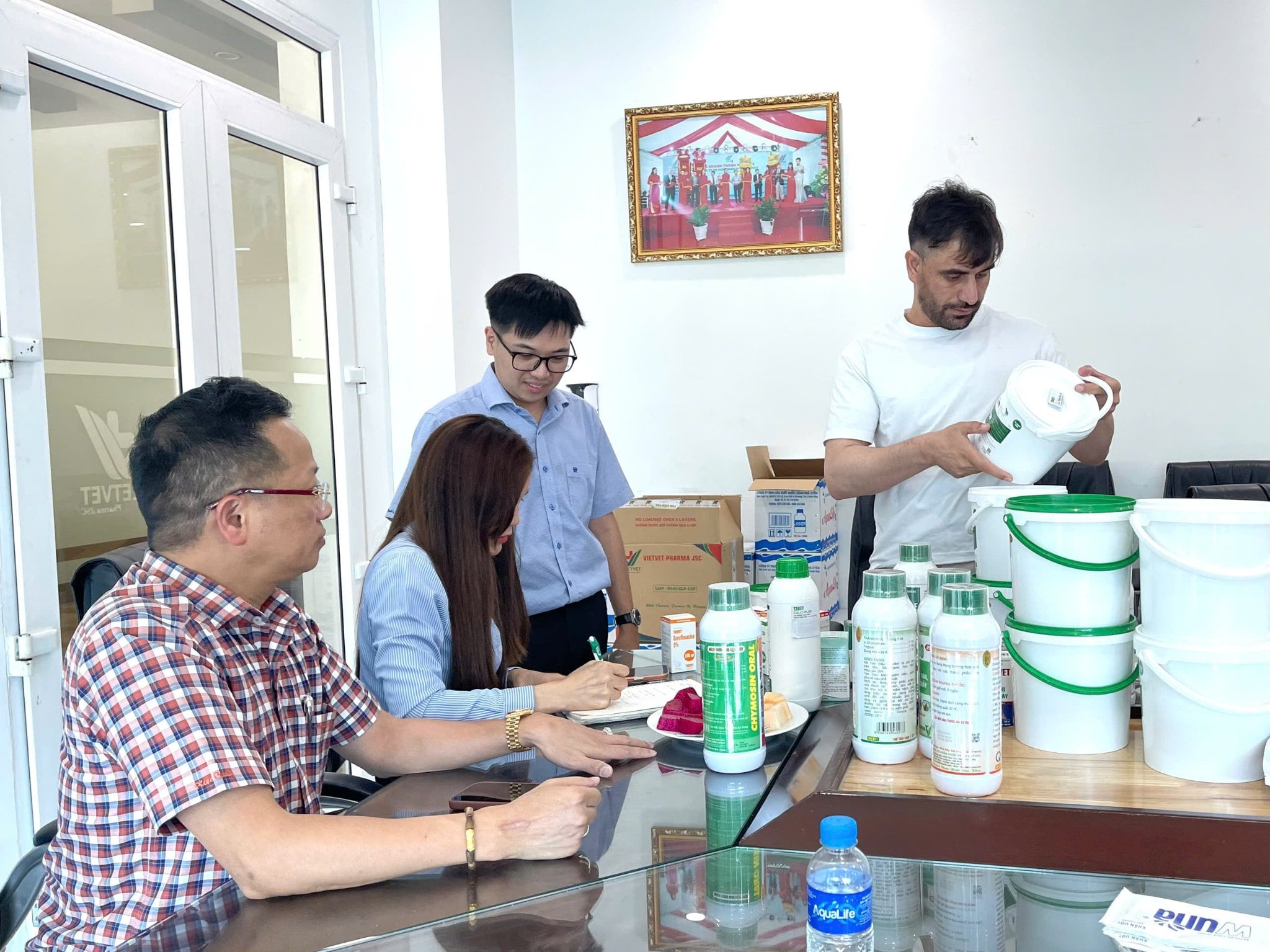 VIETVET IS HONORED TO WELCOME INTERNATIONAL CUSTOMERS FROM AFGHANISTAN