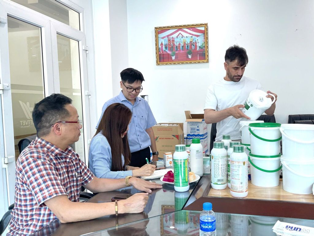 VIETVET IS HONORED TO WELCOME INTERNATIONAL CUSTOMERS FROM AFGHANISTAN