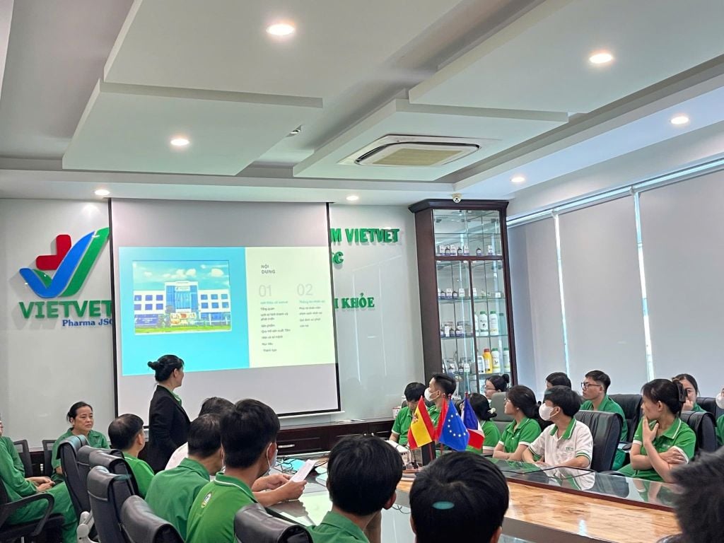 VIETVET ORGANIZES EMPLOYEE ORIENTATION TRAINING