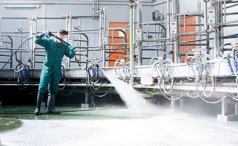 CÁCH PHUN THUỐC SÁT TRÙNG CHUỒNG TRẠI AN TOÀN