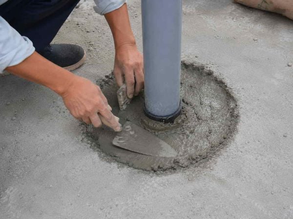 Chèn kín khoảng trống quanh đường ống