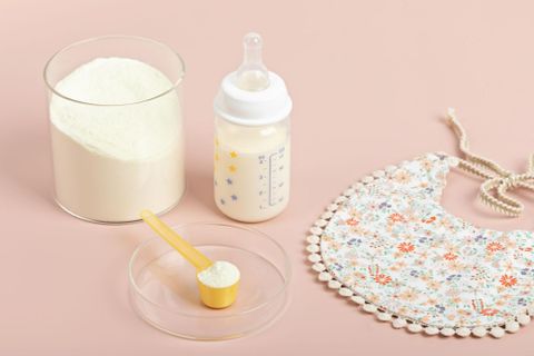 Pha sữa không đúng cách gây ảnh hưởng gì cho con?