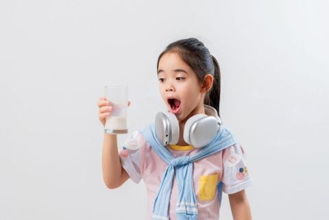 Nên chọn nước pha sữa công thức như thế nào?