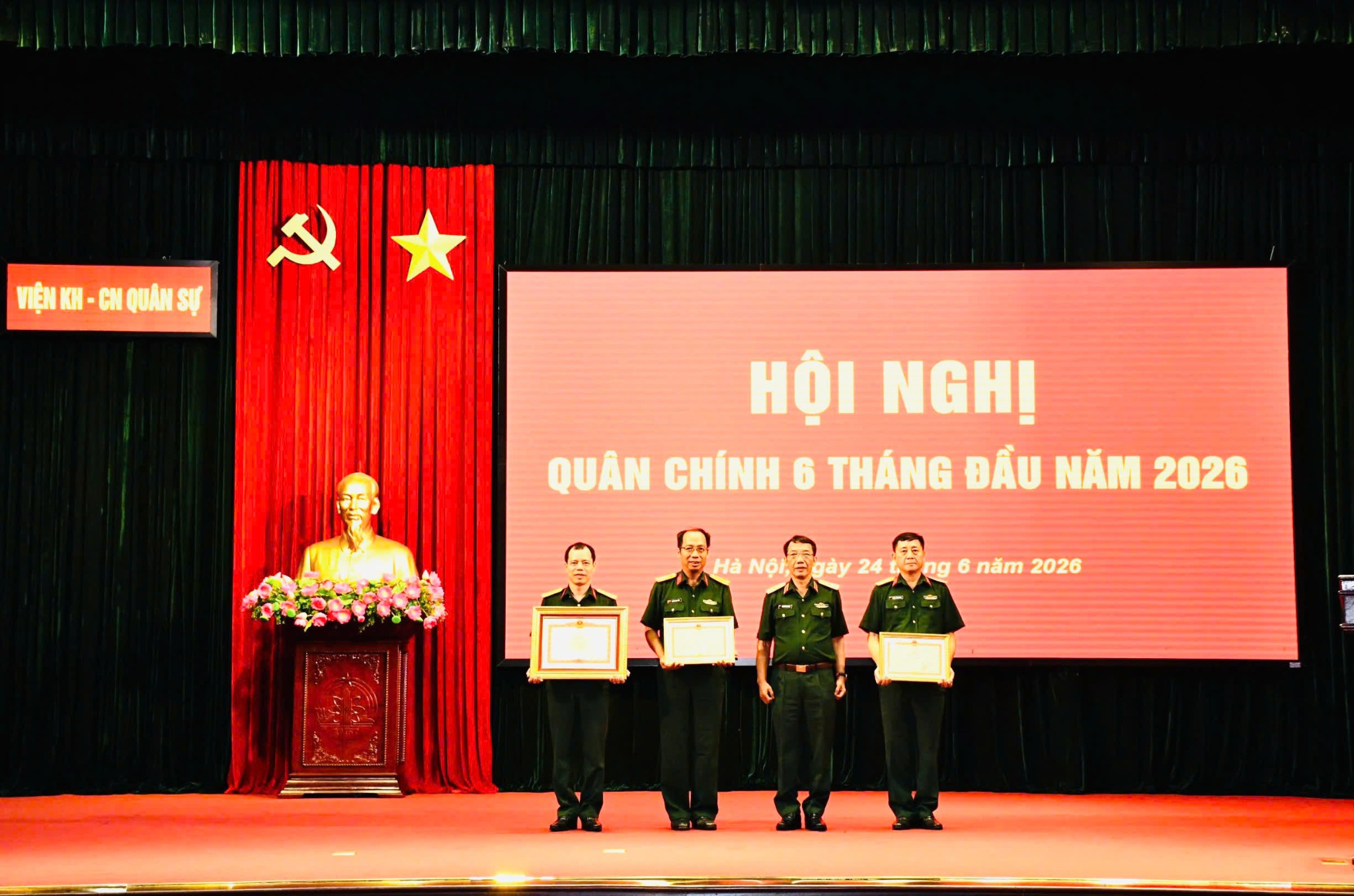 CÔNG TY CỔ PHẦN ĐIỆN TỬ TIN HỌC HÓA CHẤT VINH DỰ ĐÓN NHẬN BẰNG KHEN CỦA BỘ QUỐC PHÒNG