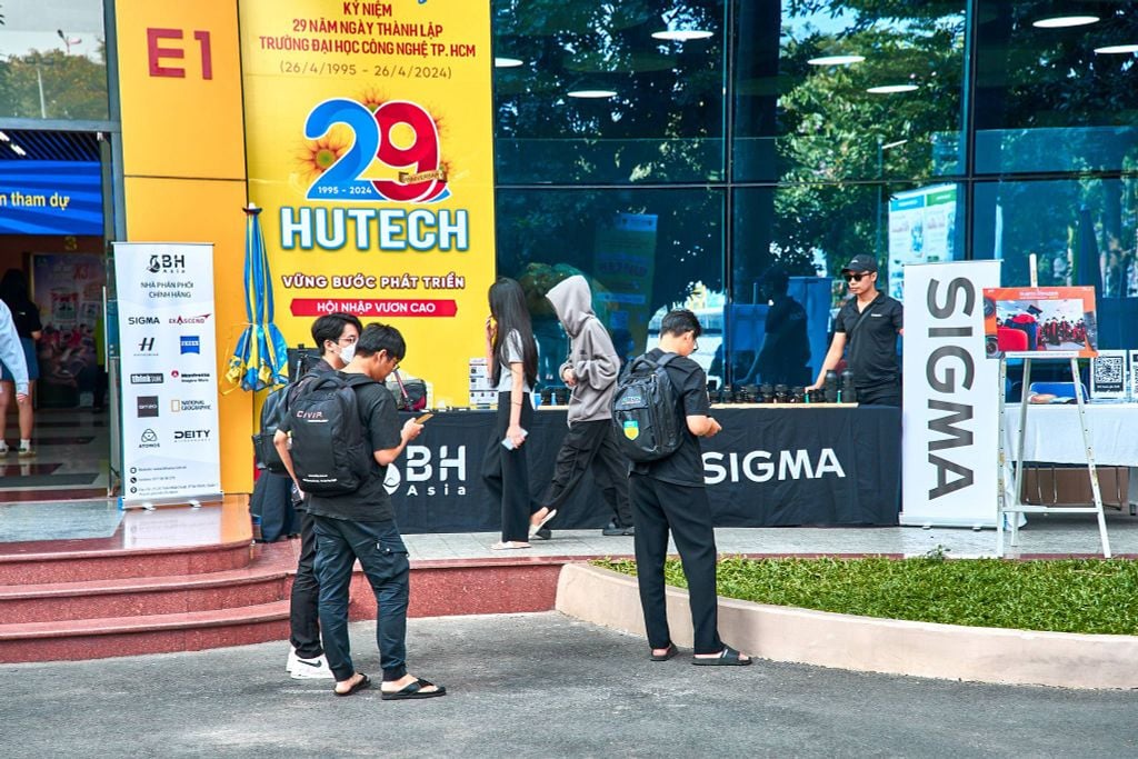 Cùng nhìn lại Hutech Photo Award 2024 – “Hutech through my lens”