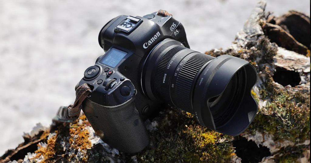 Combo máy ảnh du lịch: Trải Nghiệm 'Light & Fast' Cùng Sigma 18-50mm & Lexar