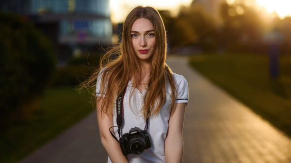 Lens Chụp Chân Dung Tốt Nhất Cho Máy APS-C: Sigma 56mm, 85mm Và Các Lựa Chọn