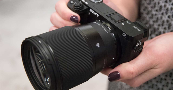 Top 5 ống kính quay Vlog, TikTok tốt nhất 2026