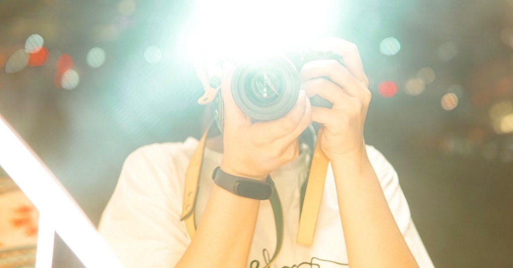 Kỹ thuật điều hướng dội đèn Flash: Bí quyết làm chủ ánh sáng chuyên nghiệp