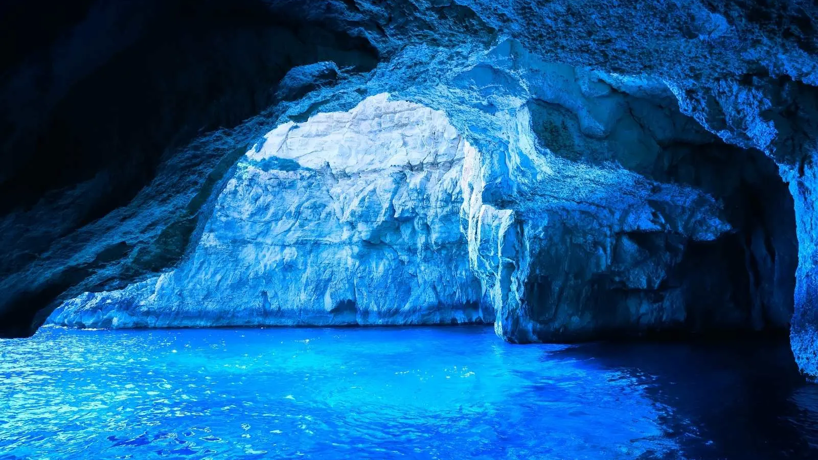 Blue Grotto – Hang Xanh Kỳ Diệu Của Đảo Capri Và Tuyệt Tác Thiên Nhiên Làm Say Đắm Cả Thế Giới