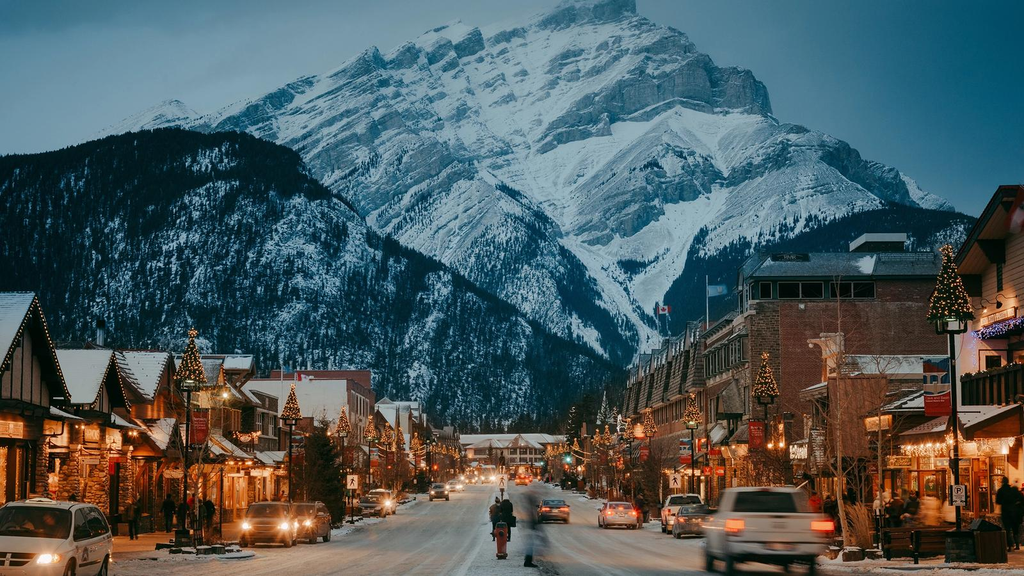 THỊ TRẤN BANFF – TRÁI TIM CỦA DÃY ROCKY, THIÊN ĐƯỜNG DU LỊCH ĐẸP NHẤT CANADA