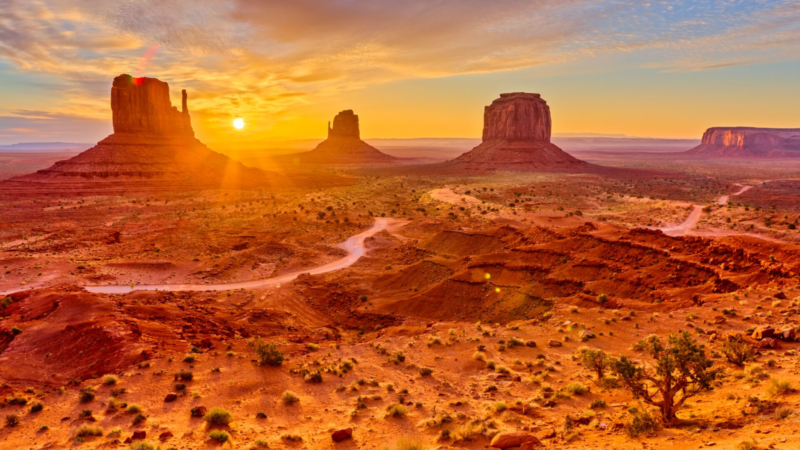 CÔNG VIÊN QUỐC GIA MONUMENT VALLEY – BIỂU TƯỢNG MIỀN VIỄN TÂY HOA KỲ XUẤT HIỆN TRONG HÀNG TRĂM BỘ PHIM HOLLYWOOD