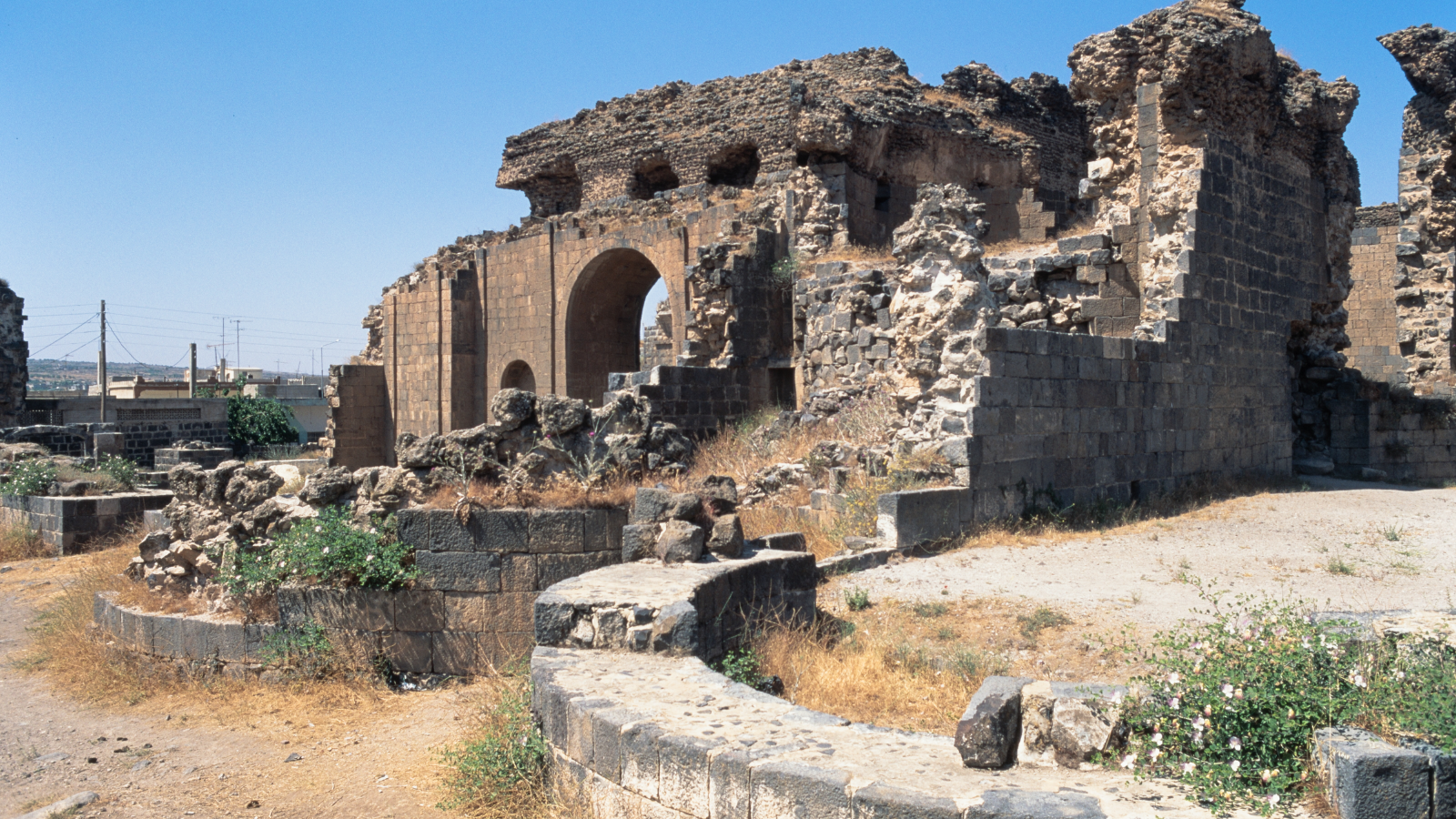 NGÀY 09: DAMASCUS – BOSRA – QNWAT – DAMASCUS (Ăn sáng, trưa, tối)
