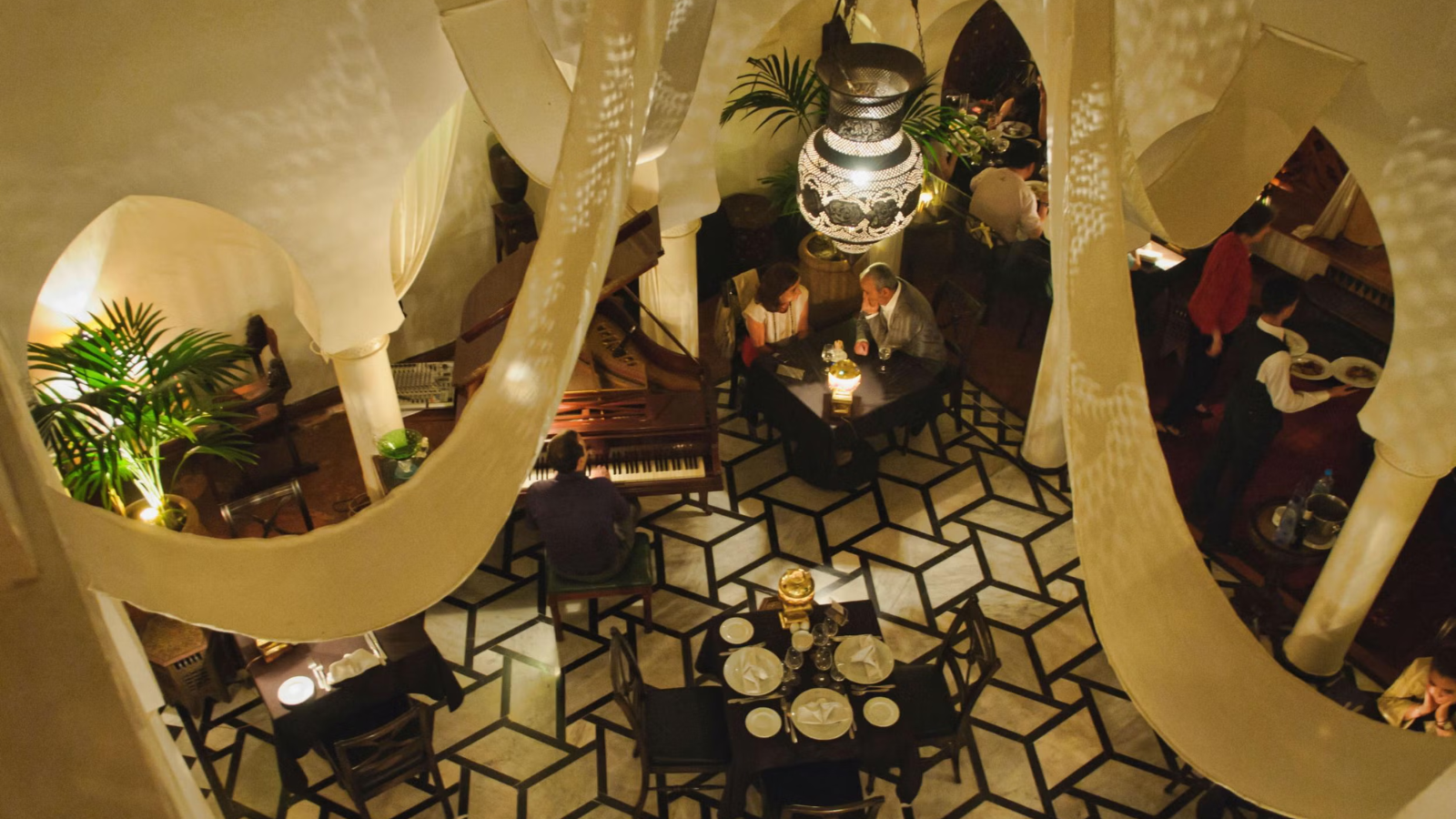 NGÀY 2: CASABLANCA (ĂN TỐI)