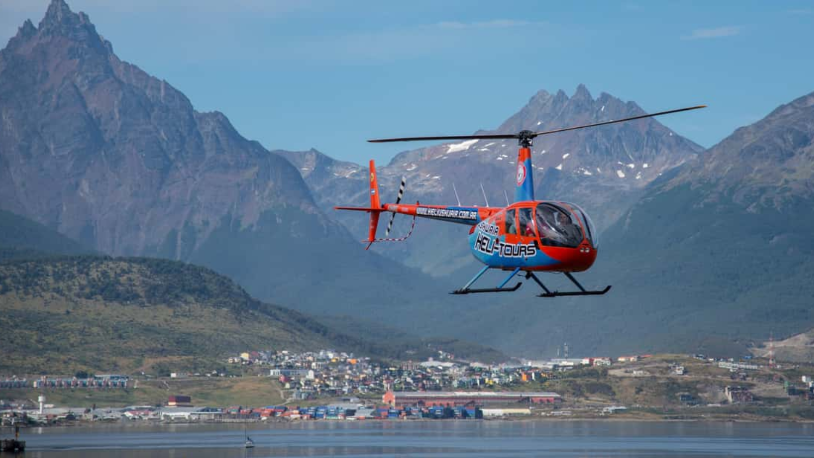 NGÀY 03: BUENOS AIRES – USHUAIA “THÀNH PHỐ TẬN CÙNG THẾ GIỚI” - TOUR TRỰC THĂNG (ăn sáng, trưa, tối)