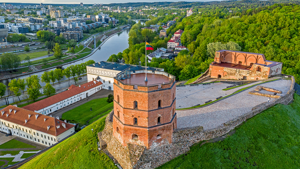 NGÀY 8: VILNIUS – DẤU ẤN LỊCH SỬ & SẮC MÀU SÁNG TẠO