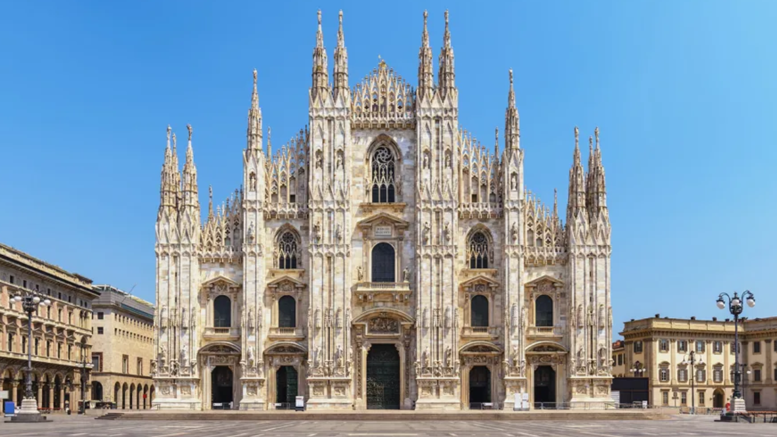 NGÀY 02: ISTANBUL – MILAN                            (Ăn sáng trên máy bay, trưa, tối)