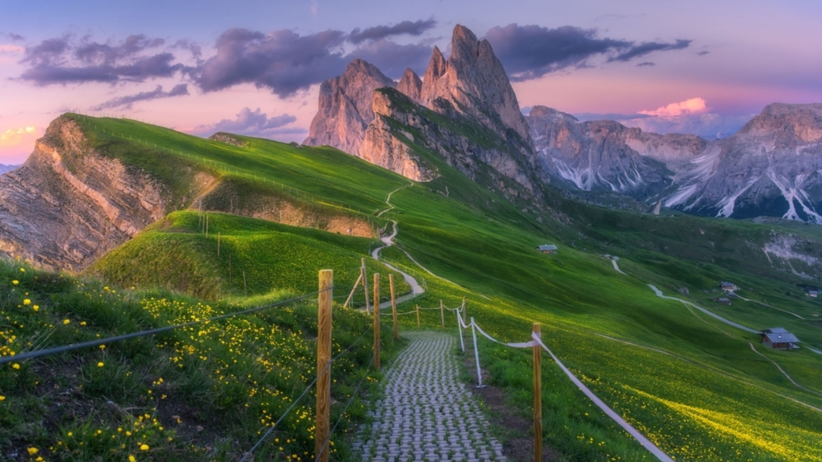 NGÀY 04: VERONA – DOLOMITES                                            (Ăn Sáng, Trưa, Tối)