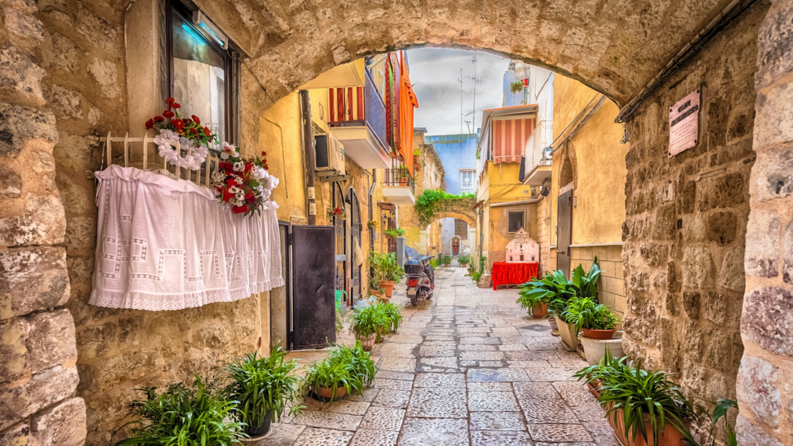 NGÀY 13: ALBEROBELLO – BARI - CATANIA (Ăn sáng, trưa, tối)