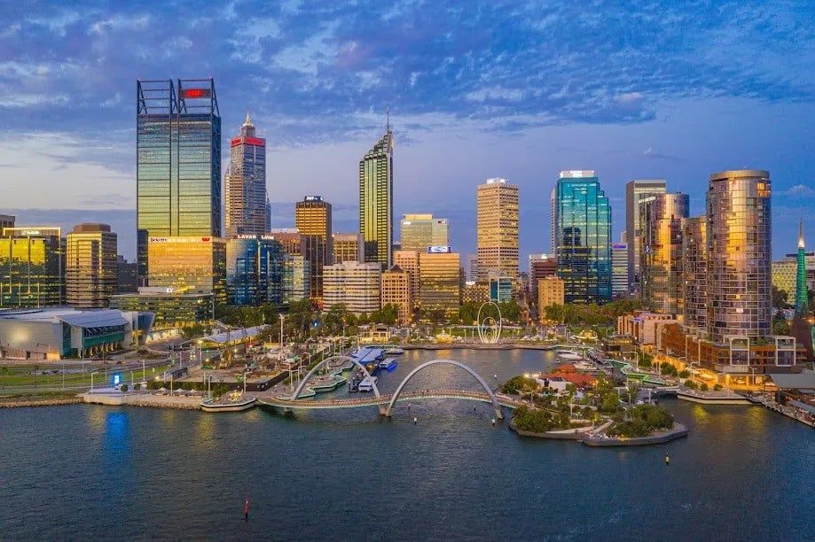 NGÀY 14:  SYDNEY - VIỆT NAM                                                   (Ăn trên máy bay)
